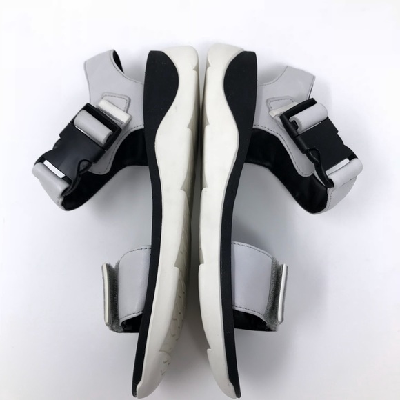 Clark’s ankle strap sandals gray black open toe - Picture 5 of 7